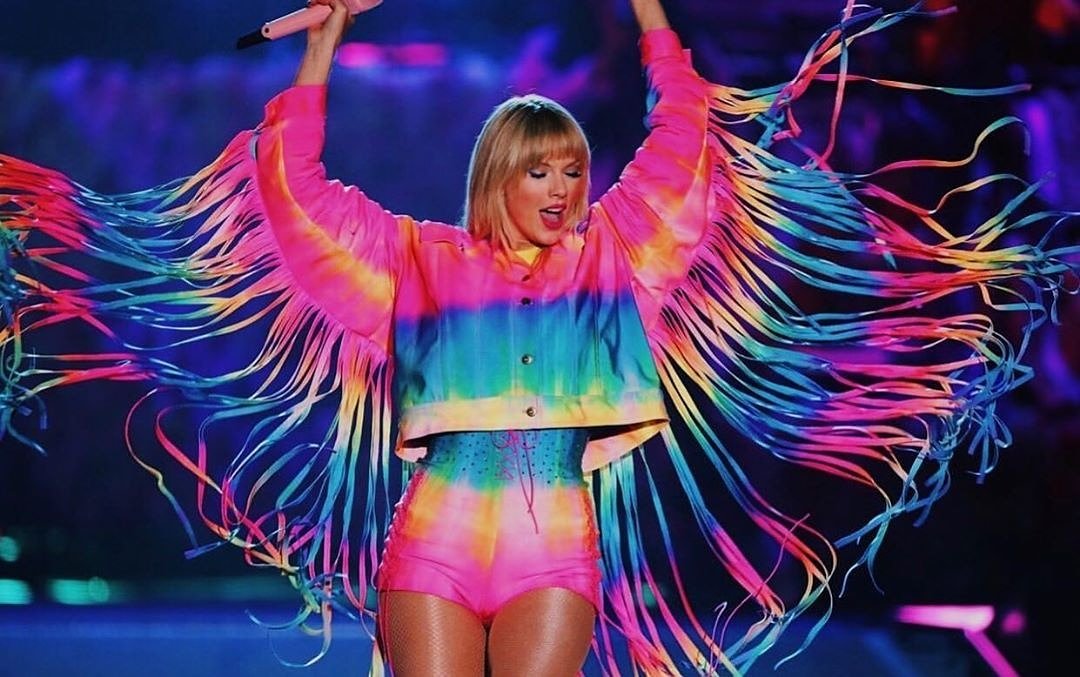 readyforwhit's tweet photo. A BEAUTIFUL RAINBOW ANGEL BIRD WOW FLY GIRL, FLY
#tswift #taylorswiftfan #taylorswift #ts7 #missswift #tayloralisonswift #taylurking #ts7theories #taylorswiftney #taylorlurking #WangoTango #PrideMonth https://t.co/wIBHDIYBgu