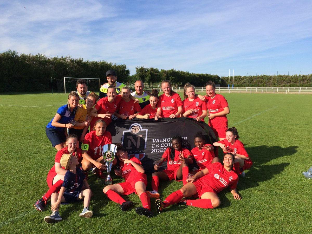 clairerousseauN's tweet photo. Champ. de 🇫🇷 #swingolf cet AM à la #FertéMacé 👍 200 sportifs réunis. Un sport à découvrir ! Puis remise de la coupe de Normandie de ⚽️ aux U18 du #HAC à #argentan. 👏👏 aux championnes. #RegionNormandie soutient plus de 300 evts sportifs chq année dans + de 50 disciplines ! https://t.co/PIWZVmaahq