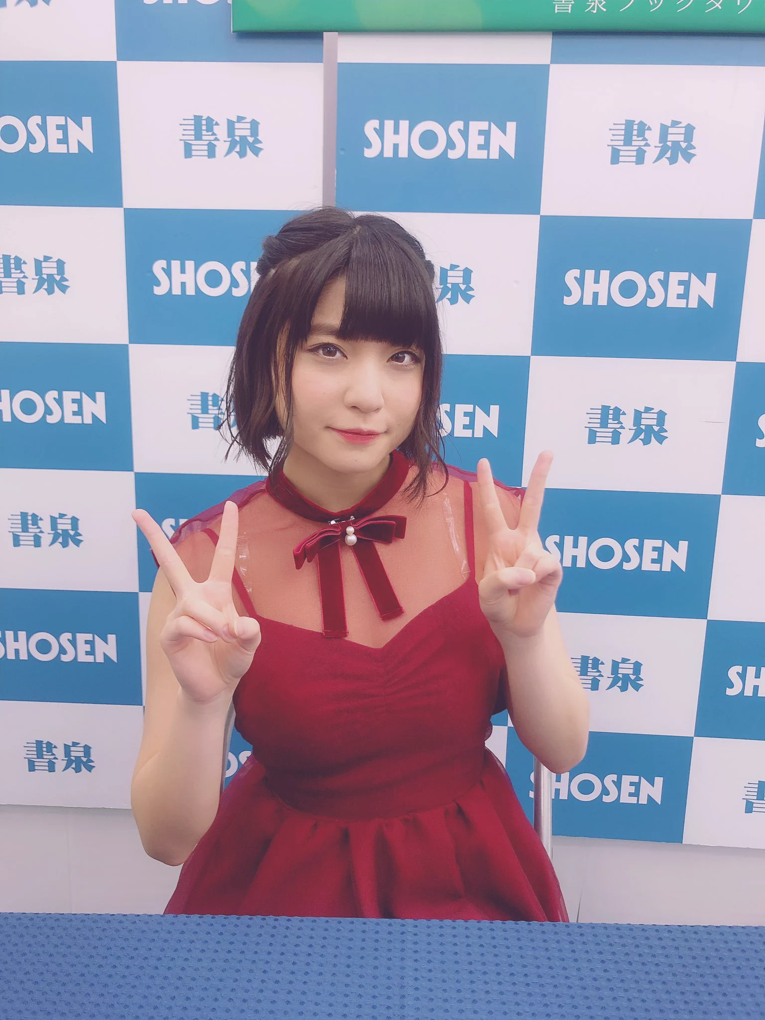 公式】5/27 根本凪1st写真集 (@KrabiNagi) / X