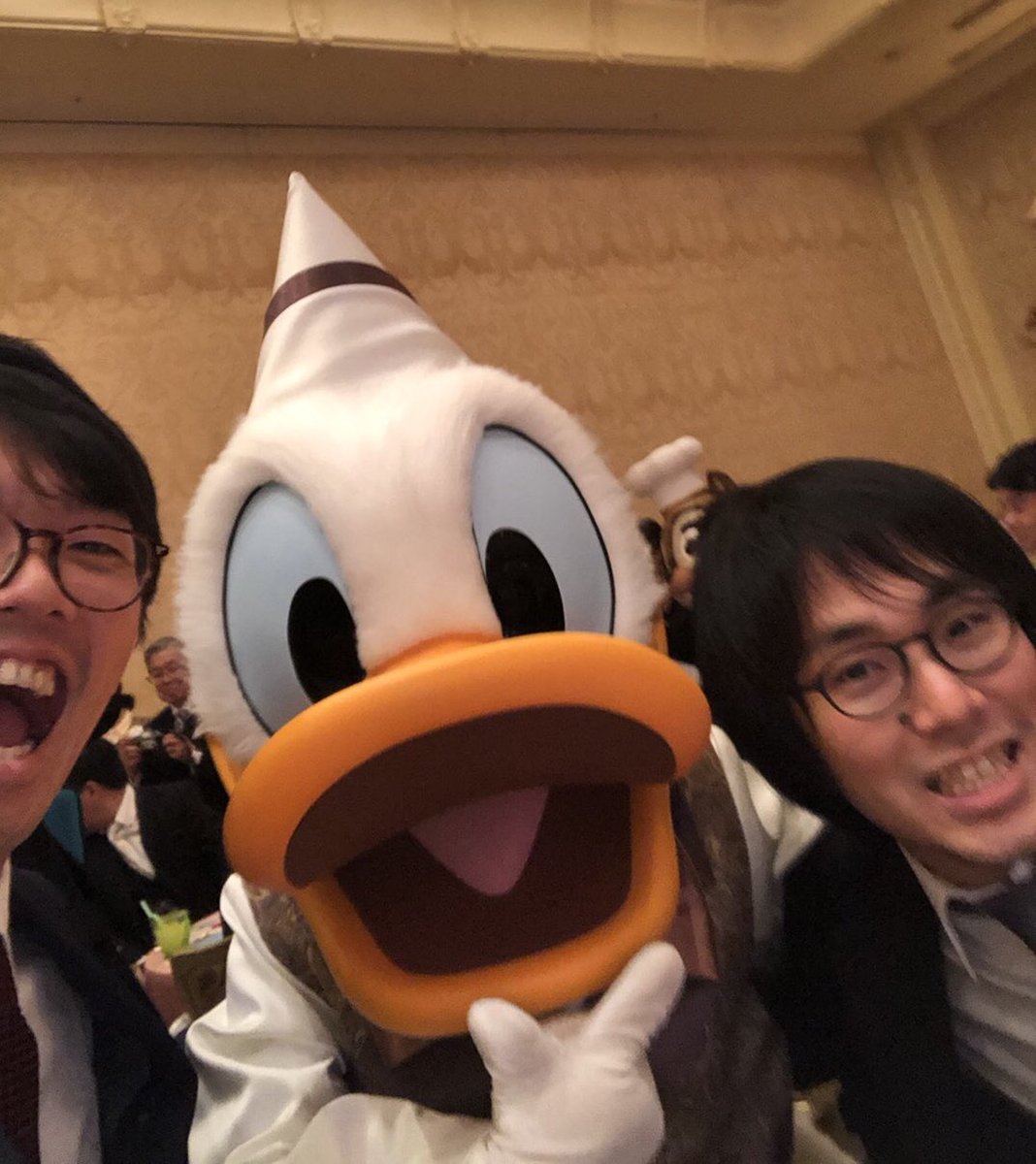 モミー 少年ジャンプ 編集 A Twitter 今日は 編集部の後輩の結婚式に参列 ディズニーのホテルでの式 披露宴でした 披露宴には ディズニーのキャラが沢山登場するわ 流れでその後ほんの少しみんなでディズニーシー行くわで ジャンプなのにディズニーな1日に モミー 少年ジャンプ 編集 A Twitter 今日は 編集部の後輩の結婚式に参列 ディズニーのホテルでの式 披露宴でした 披露宴には ディズニーのキャラが沢山登場するわ 流れでその後ほんの少しみんなでディズニーシー行くわで ジャンプなのにディズニーな1日に