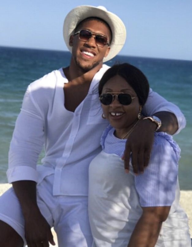 joy_finds_you's tweet photo. @anthonyfjoshua I want to let you know that of all the things being said about the fight.... the one voice to listen to right now is your mum x You are never too big for a hug x https://t.co/QPYPpLM6rV