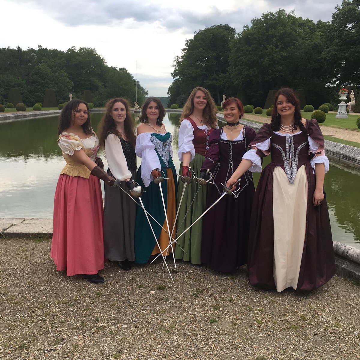 LamesSurSeine's tweet photo. Sommes au #chateaudevauxlevicomte pour la journée #grandsiecle. Duels et soleil en perspective ! #escrimeartistique #duel #dartagnan #mousquetaires #vlv https://t.co/F2OphYIvXt