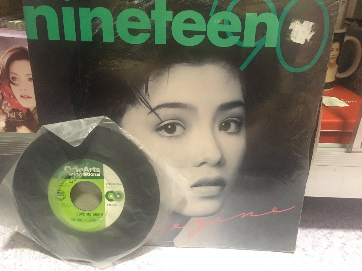 MenchieTeofisto's tweet photo. i’m so excited to hand these to you ate @reginevalcasid 🙏😍 your nineteen ‘90 LP & Chona Velasquez (Love Me Again) rpm45. Love you dearly my songbird 🥰😘😍 #reginian #atesadik #foreverreginian https://t.co/cNA8rMg47P
