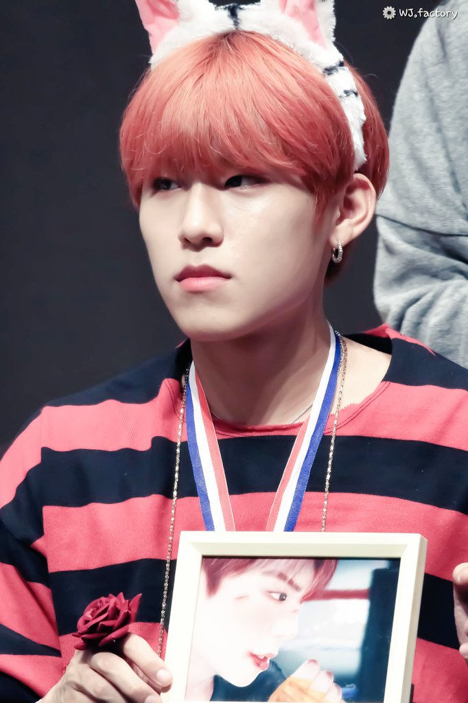 SexyBabywoojini's tweet photo. 190531 용산MK
팬싸인회

팬분이 그려줬다고 
조잘조잘 자랑하던 우진이~~
🐦 정말 대단하지않아요??
🙆‍♀️🙆‍♂️🙆‍♀️🙆‍♂️🙆‍♀️ 우진이가 두명이야~~

#AB6IX #에이비식스 #박우진 https://t.co/Qef1yZtI7E