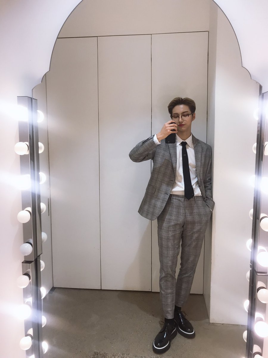 ATEEZofficial's tweet photo. [#성화] 지인짜 오랜만에 전신샷📸
에이티즈 컴퍼니 들어오고 싶은 에이티니 손🖐🏻
#ATEEZ #에이티즈 https://t.co/4frjwBGmTP