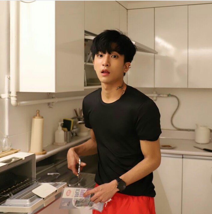 ParkBoG69880893's tweet photo. ✋
#방탄소년단 #PrideMonth #sextime #likeforlike #like4like #likehot #liketotalkabout #likenude https://t.co/c1U6LGvBl1