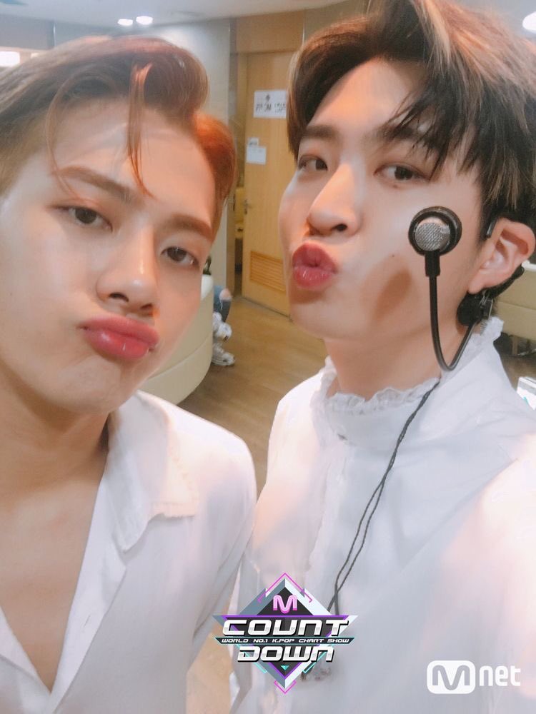 เหนือ tweet media
