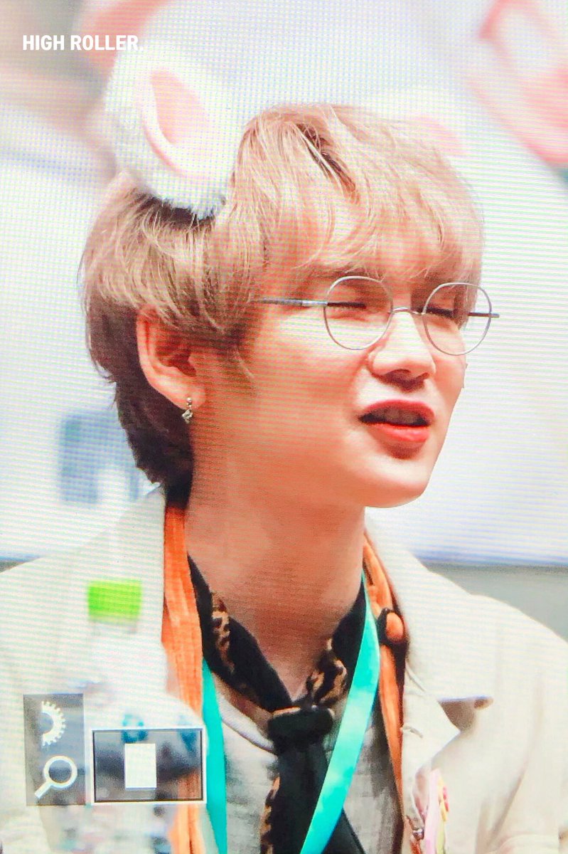 0110HIGHROLLER's tweet photo. 190602 오사카 팬싸인회 1부 켄타 프리뷰

왕쨩이야 우사기쨩이야 진짜 모야모야 ㅠㅠ 

#켄타 #타카다켄타 #KENTA #ケンタ #JBJ95 #健太 #髙田健太 @twt_jbj95 @JBJ95__official https://t.co/8zomFz6nK6