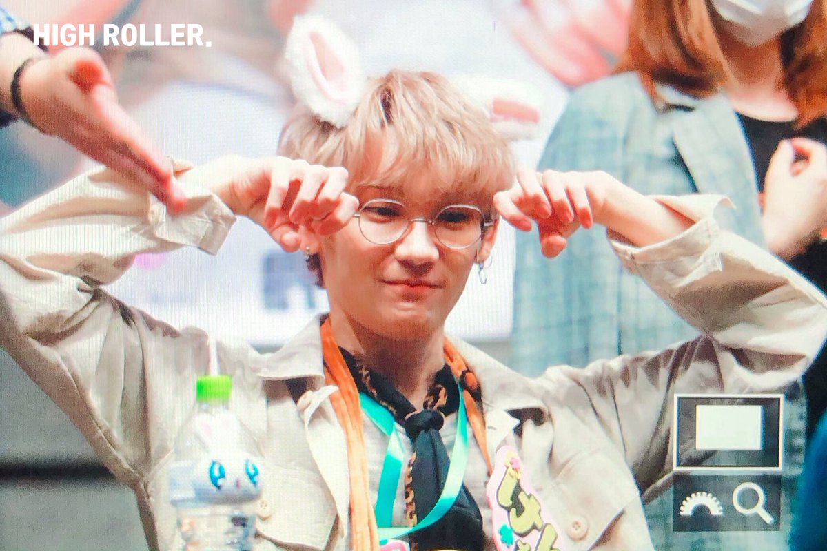 0110HIGHROLLER's tweet photo. 190602 오사카 팬싸인회 1부 켄타 프리뷰

왕쨩이야 우사기쨩이야 진짜 모야모야 ㅠㅠ 

#켄타 #타카다켄타 #KENTA #ケンタ #JBJ95 #健太 #髙田健太 @twt_jbj95 @JBJ95__official https://t.co/8zomFz6nK6