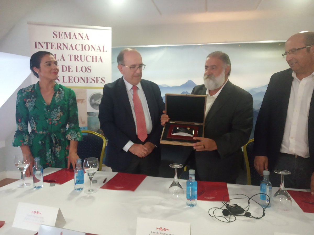 Magnífico pregón inaugural de la  53 Semana Internacional de la Trucha de León a cargo del periodista Javier Pérez Andrés.