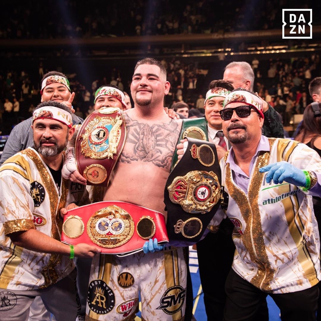 DAZNBoxing's tweet photo. Campeones 🇲🇽👑

@Canelo @Andy_Destroyer1 https://t.co/yBMji53brI