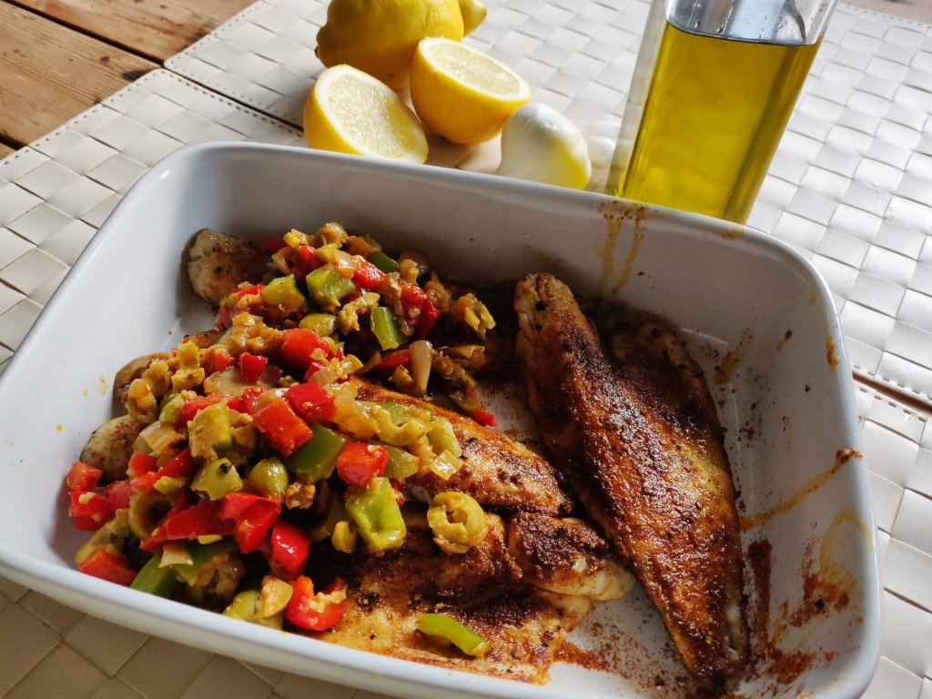 HungryHighland1's tweet image. #Mediterranean #SeaBass Mediterranean Pan Seared Sea Bass with Garlic and Sweet Peppers hungryhighlander.home.blog/2019/06/02/med…