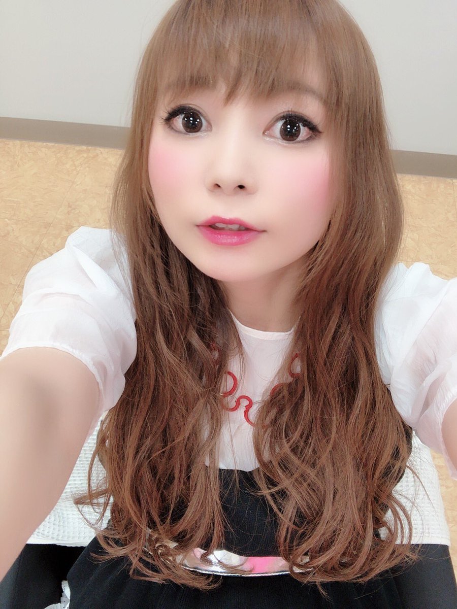 しぶとい中川翔子 あと30ふんーーー 埼玉近隣のみなさま イオンレイクタウンでうたうよ 観覧無料 ライブ 特典の 握手会 ツーショットチェキ サイン会 ポケモン大好きなみんなで ぽけんちは ってさけびたい 風といっしょに いっしょに