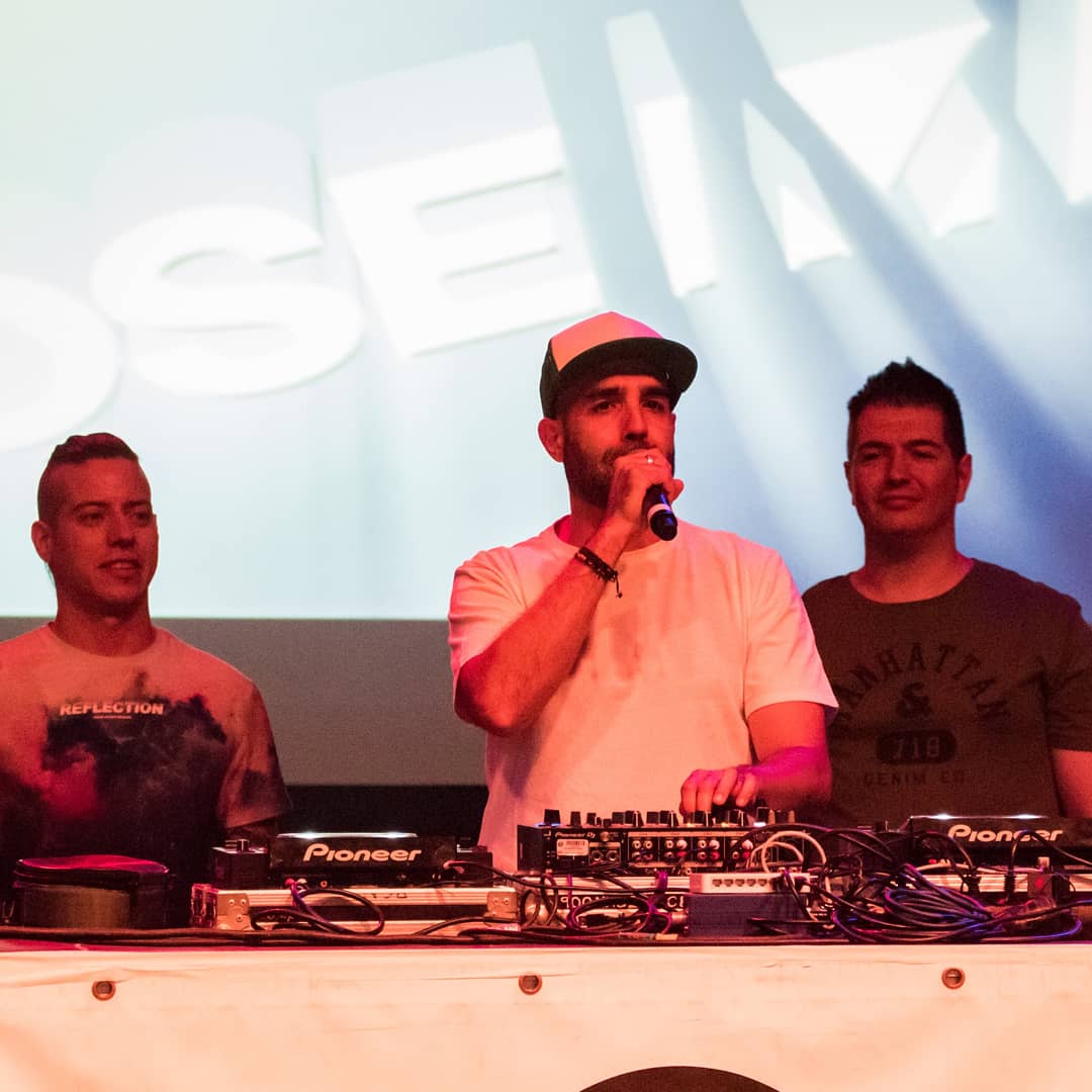 SanchezBricios's tweet photo. Fiestas Hortaleza 2019, noche increible. Gracias a @djmikematt  @maximafm_radio @Arturograo1 @josemduro @RamsesLopezFM @djabelramos https://t.co/P42hrykXwF