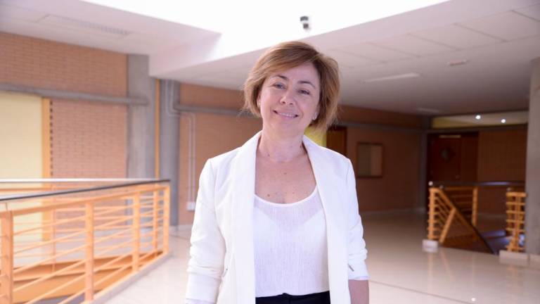 vamosrosi's tweet photo. "El alumnado se comunica de forma diferente, aprende de forma diferente y tiene inquietudes diferentes. La docencia que impartimos y la forma en la que lo hacemos tiene que adaptarse a sus nuevas realidades". Entrevista en @canarias7 https://t.co/VIWg9qiQrn #TransformaULL https://t.co/JMJpdAOfj9