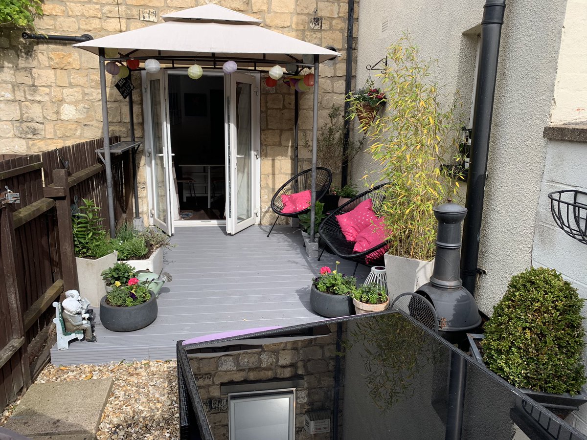 Mrstraws's tweet image. After a lot of hard work and quite a bit of sweat, my new garden is done, boom! #newdecking #gardendesign