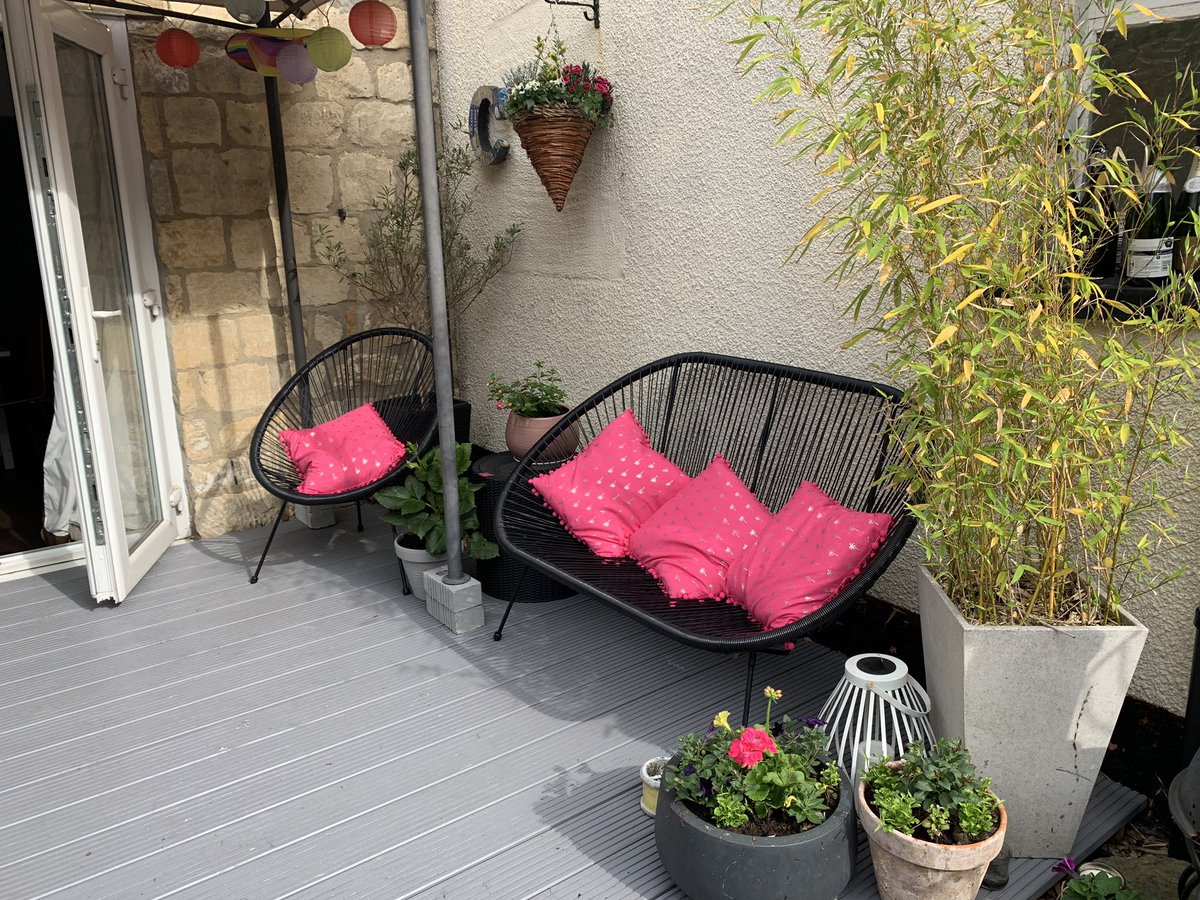 Mrstraws's tweet image. After a lot of hard work and quite a bit of sweat, my new garden is done, boom! #newdecking #gardendesign