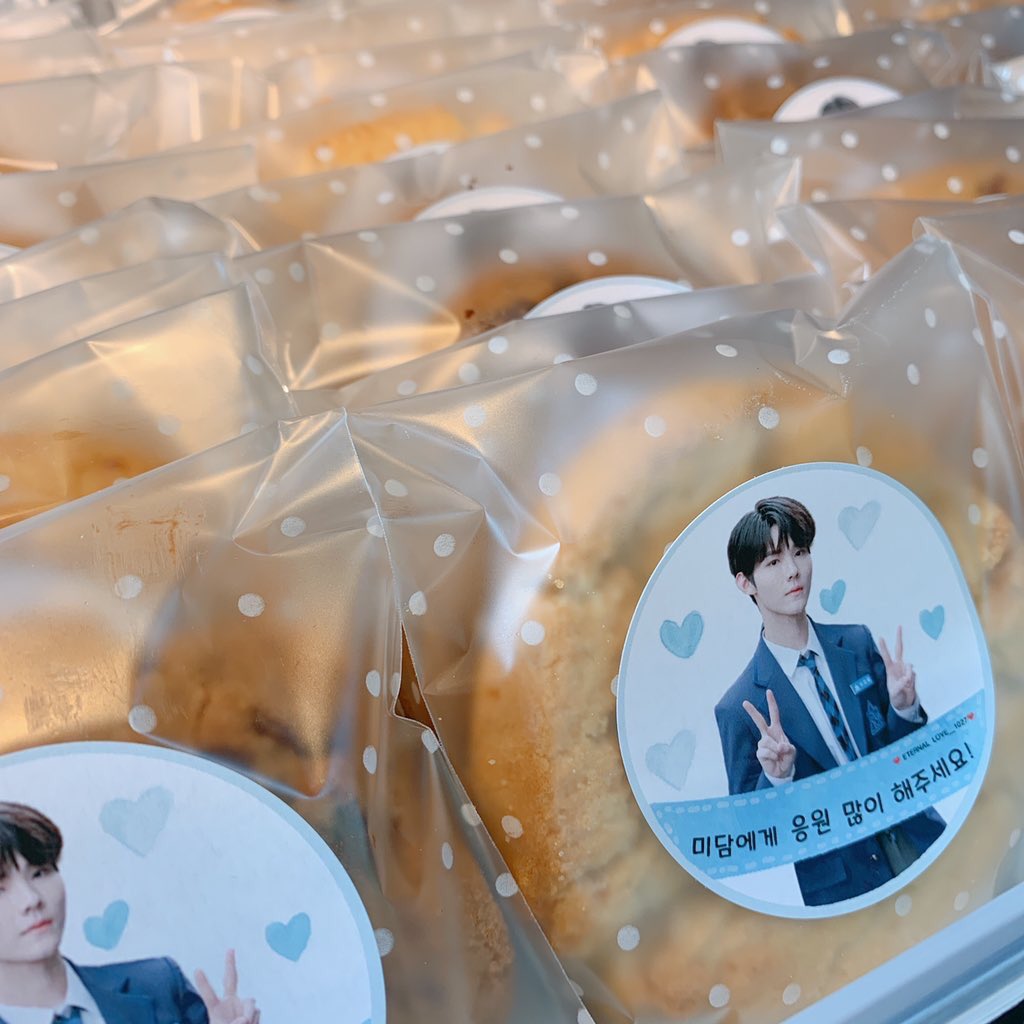 silverboysnator's tweet photo. midam's fansites are the best seriously 😭😭😭 every food will be tasty if there is midam's face on it https://t.co/xHOP8EpmZt