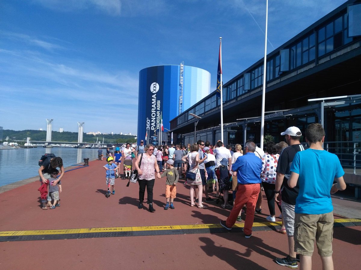 Deuxième jour de ce #weekend d'inauguration gratuit pour #titanic. 
Vous êtes une nouvelle fois nombreux à l'ouverture des portes ! #Rouen