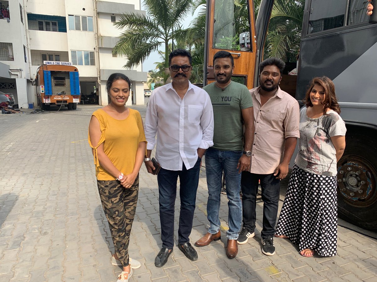 Bala_actor's tweet photo. ⁦@realsarathkumar⁩ Thank u very much SARATHKUMAR sir for the surprise visit to our #Chasing movie Shoot spot....PERUM MAGIZHCHIIII sir ⁦@varusarath⁩ ⁦@Dir_VEERA⁩ ⁦@krishnasamy_e⁩ ⁦@actorswissraghu⁩ ⁦@YAMUNA7102⁩ ⁦@MachendranRamya⁩ https://t.co/prjY516qwF