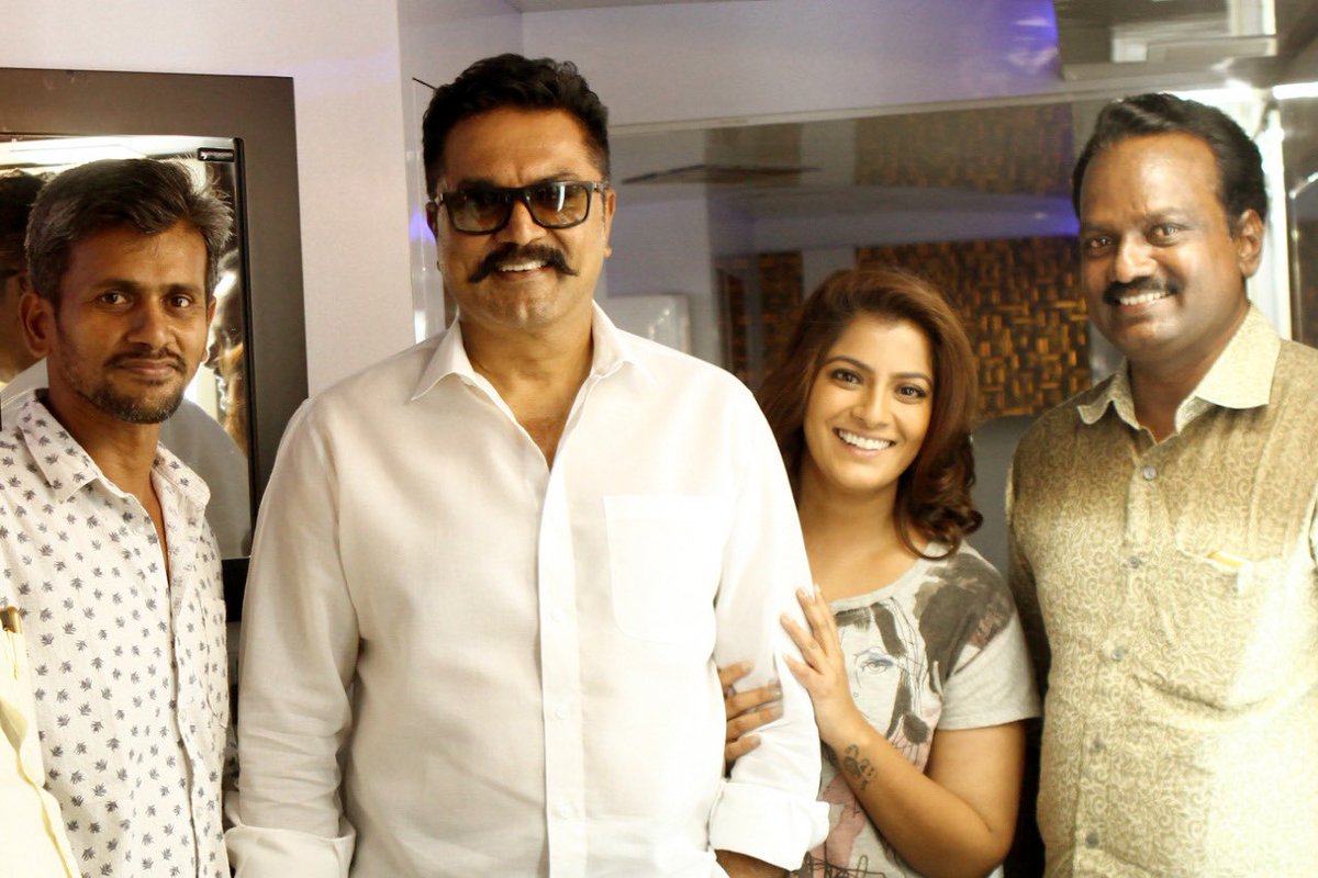 Bala_actor's tweet photo. ⁦@realsarathkumar⁩ Thank u very much SARATHKUMAR sir for the surprise visit to our #Chasing movie Shoot spot....PERUM MAGIZHCHIIII sir ⁦@varusarath⁩ ⁦@Dir_VEERA⁩ ⁦@krishnasamy_e⁩ ⁦@actorswissraghu⁩ ⁦@YAMUNA7102⁩ ⁦@MachendranRamya⁩ https://t.co/prjY516qwF