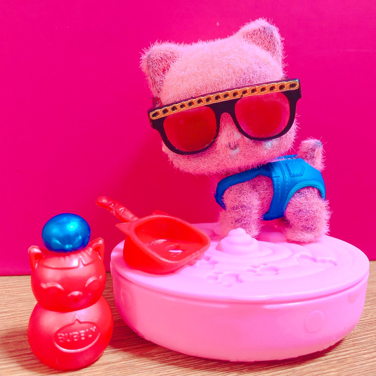 ptptpt001's tweet photo. 初もけもけペット‼︎
えぇ〜かわいいじゃん〜‼︎⁈⁈⁇
めちゃめちゃ毛が舞う😂🤧
このままの方が好みなのでこのまま飾ります🥳🥳🥳🧶
ボドルもかわいい😭💕🙌
#LOLサプライズ #fuzzypets https://t.co/jBMVZfd7vM