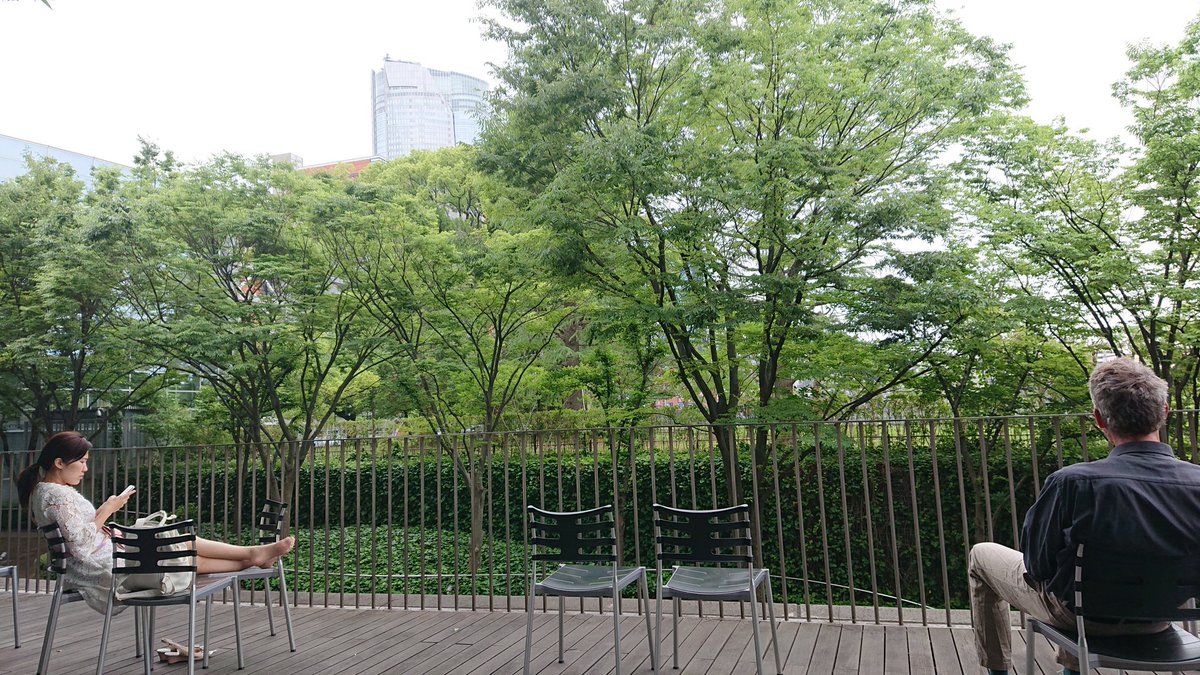 いいね おいしいね على تويتر カフェコキーユ 東京都港区六本木 国立新美術館 で美術鑑賞の後に緑あふれ清々しいオープンテラスでコーヒーを美味しく頂きました あぁぁこれは気持ちいいっす 読書にも最適 あまりに気持ち良くて女性が足を投げ出している