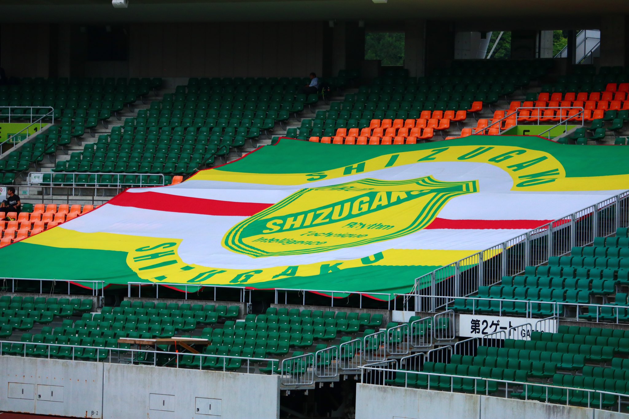 ひ ６月２日 日 高校総体サッカー静岡県大会 決勝戦 エコパアリーナ 清水桜が丘 静岡学園 清水桜が丘4年ぶり2度目のインターハイ 熱い応援 輝きがすごかった 一眼レフ T Co Yd9lizcwav Twitter