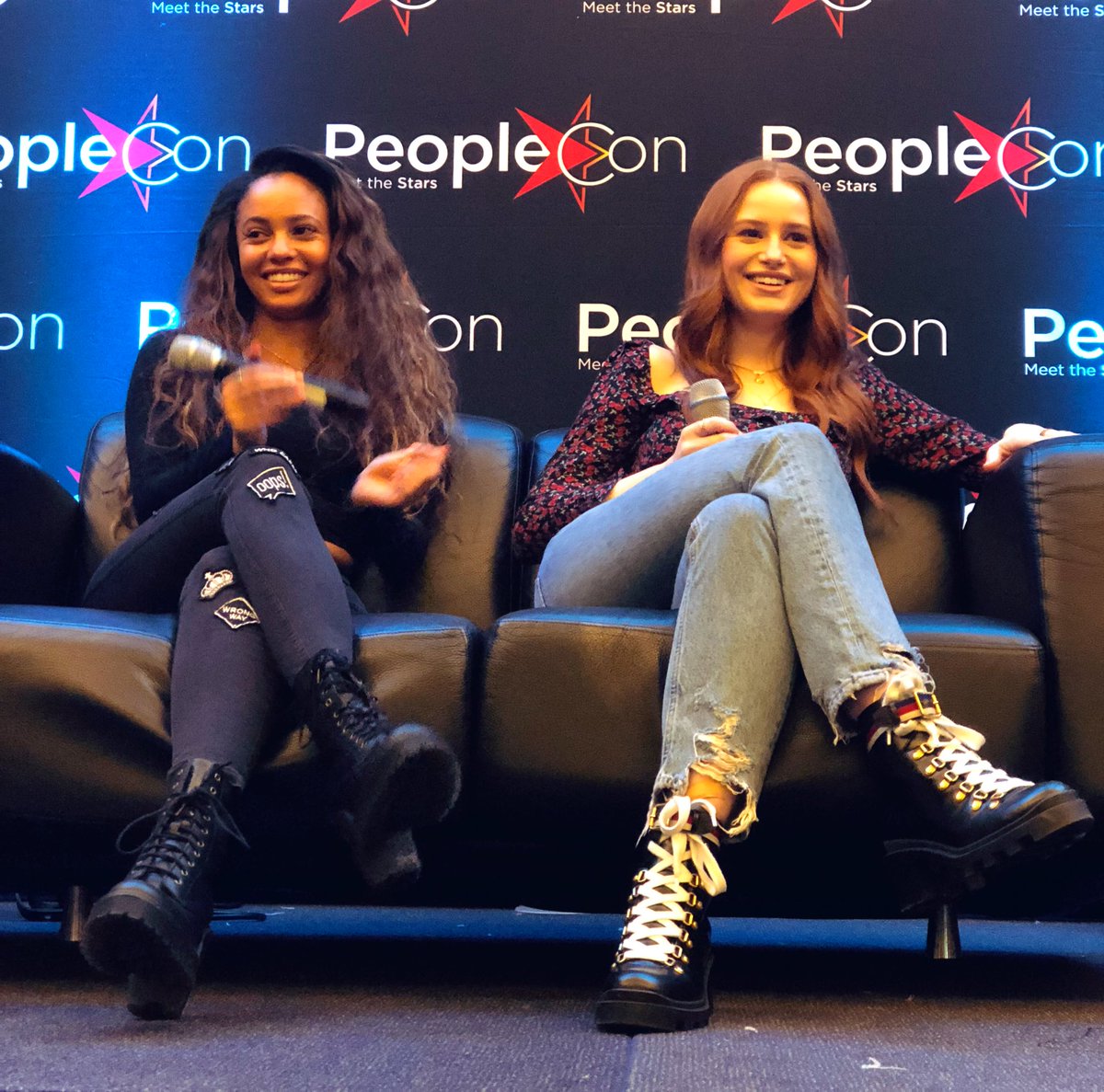 PopFloow's tweet image. #RIVERCON2 @madelainepetsch &amp;amp; @VanessaMorgan panel today at Paris, @peoplecons