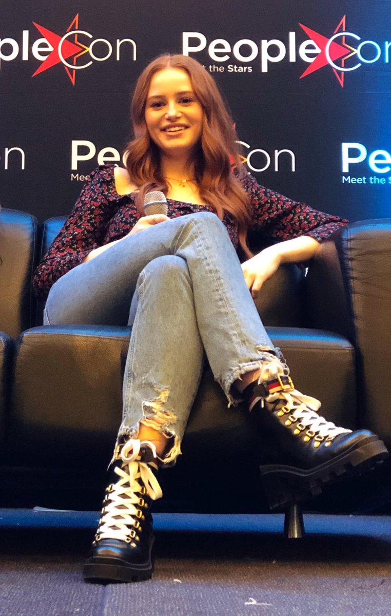 PopFloow's tweet image. #RIVERCON2 @madelainepetsch &amp;amp; @VanessaMorgan panel today at Paris, @peoplecons