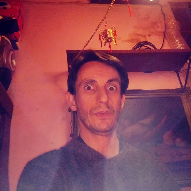 leodesanto's tweet photo. Se aprecia(#Figurativamente)en las fotos, defectos de la cámara, el set, el trasnochado pero sobrio #fotógrafo, la iluminación,
y varios defectos(#NoEfectos) casi del mismo infierno🔥
#PopurriDeSelfies #NubeDePedos #RealInstagram
#MadrugadaDeDomingo #AndáADormirViejo❗
#YaVa🏃💨 https://t.co/Q195TlckGX