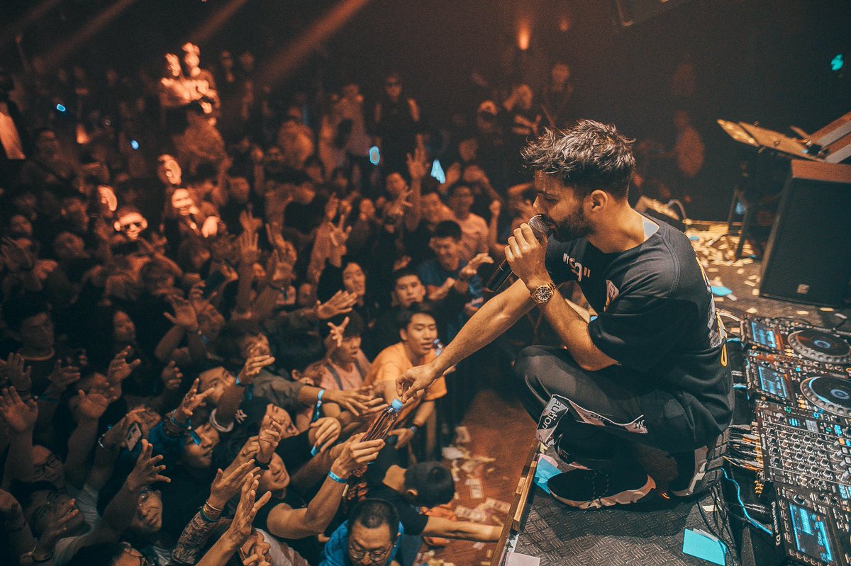 R3HAB's tweet photo. I love you 💜💜 https://t.co/09ifJXhawG