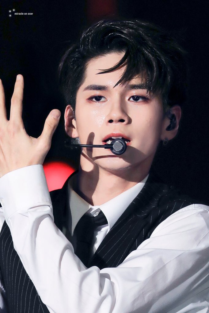 miracle_osw's tweet photo. 180801 
무대에서 항상 최선을 다 하는 성우✨
#옹성우 #OngSeongwu https://t.co/0UmMJA4uH1