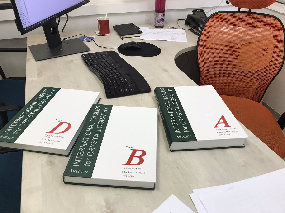 SemGorfman's tweet image. My office space in @TelAvivUni is complete now. #IUCr, #crystallography