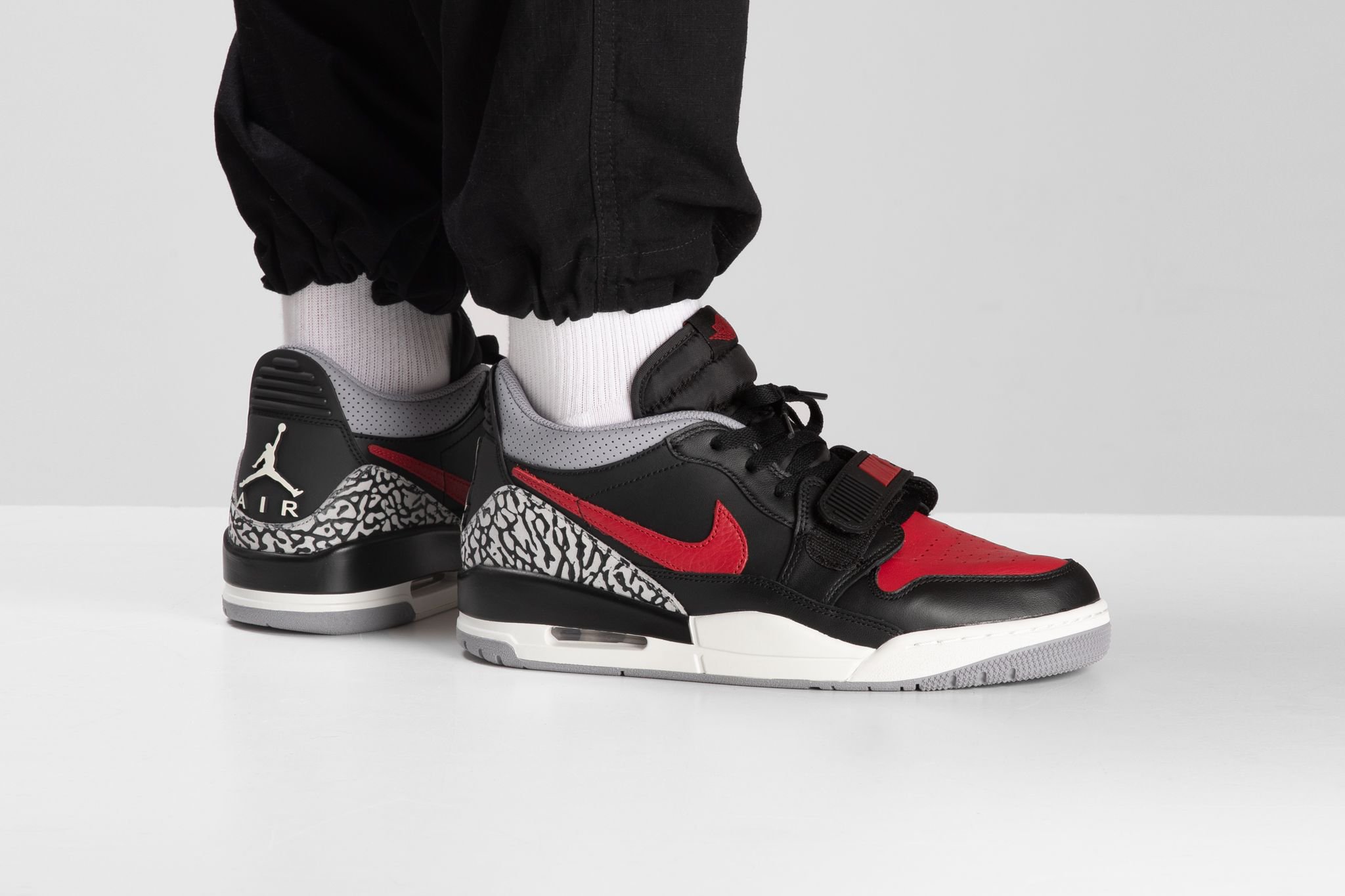 Titolo Air Jordan Legacy 312 Low In Black Varsity Red Black Cement Grey Are Now Available For Purchase Here T Co Meeyjefhky Us 8 41 Us 12 46 Style Code Cd7069 006