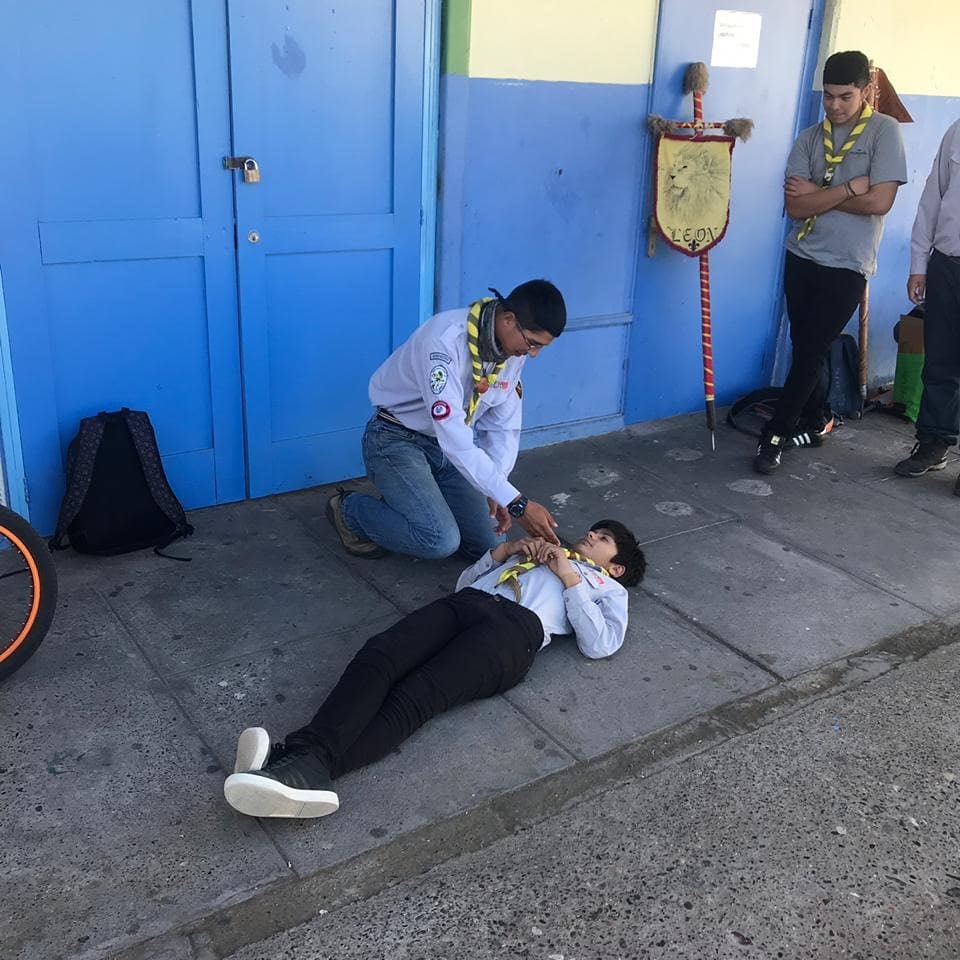ScoutGuayacan's tweet photo. Enseñamos técnicas de resucitación para tener conocimientos y estar preparados en casos de emergencia #seSimple #seScout #SoydelGuayacan https://t.co/QdK3yN6x1P