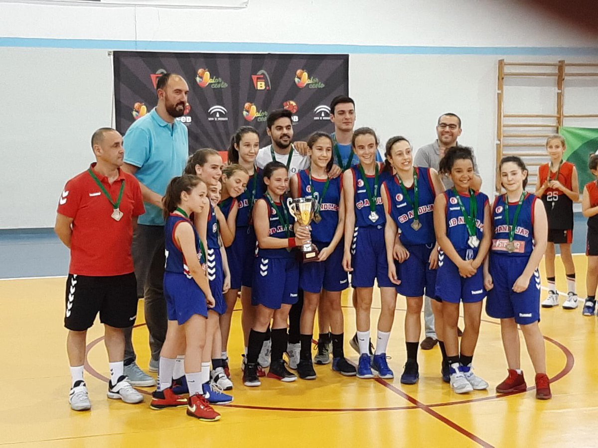 CBAndujar's tweet photo. 🔉🏀🔉 #Lagain @CBAndujar consigue la tercera victoria en #FASEFINALJAENMF19 y que le otorga el título de Campeón Provincial en categoría Mini femenina, Enhorabuena leonas!!!🦁 https://t.co/V3d5P2Hwiq