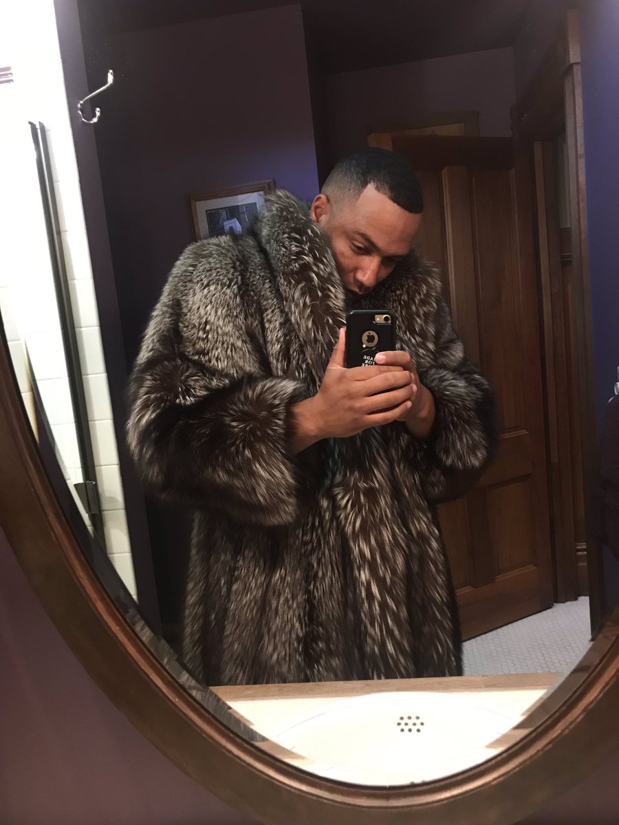 NineLivess_'s tweet image. Sold the Porsche and bought a coat cause it was cold 😴 #lightflex