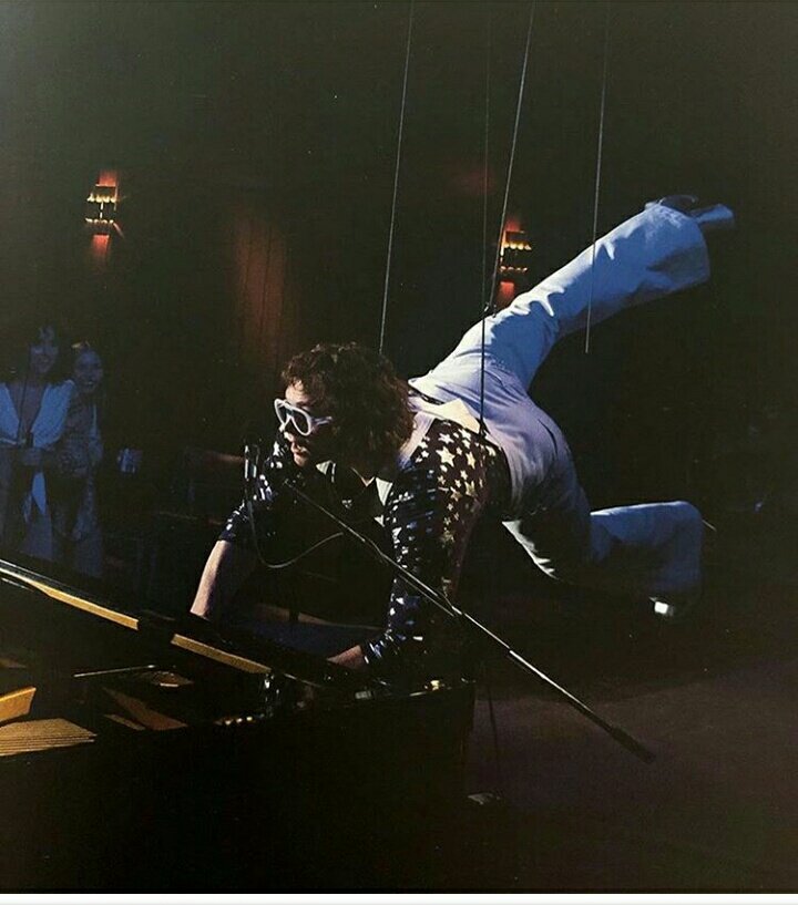 Jaredproudofyou's tweet image. #taronegerton #eltonjohn @rocketmanmovie 🚀😘😍