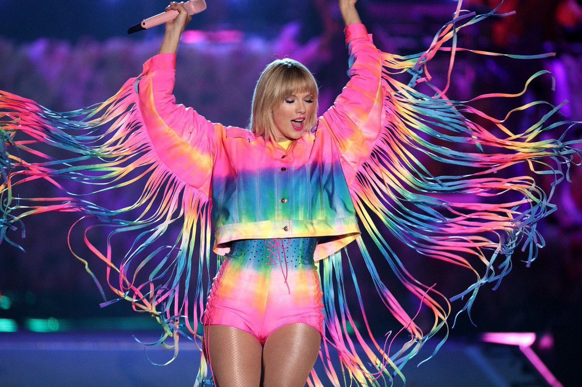 KristinaNasato's tweet photo. Taylor Swift finding her inner Max Kerman once again https://t.co/ApEyoCcCgf