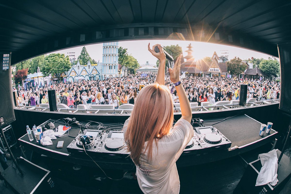 dj_cream_y's tweet photo. World Dj Festival ! did you Creamy today? you guys were soooo Lit 🔥Thank you very much ! I♥️U! .
.
.
@sungchan_dayo ze #djcream #worlddjfestival #wdf #seoulland https://t.co/GqSU7gpXQY