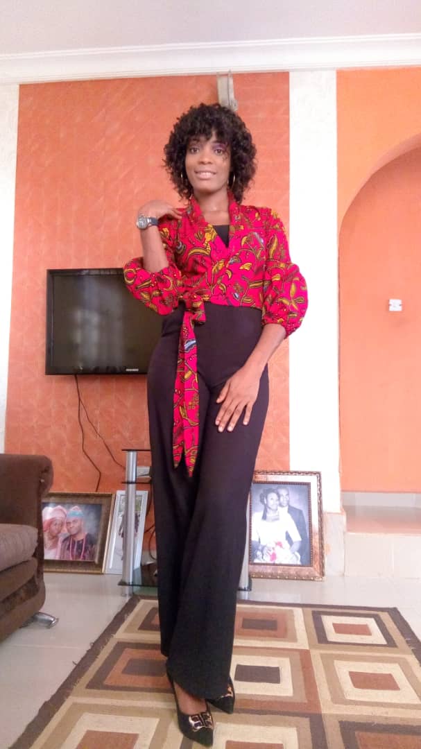 chiomasstitches's tweet photo. This super cute jumpsuit with Ankara is so gorgeous.We cut and sew it as you want
#chiomasstitches
#ankara
#ankarajumpsuits
#ogbaikejatailor https://t.co/f6Uq098fIv