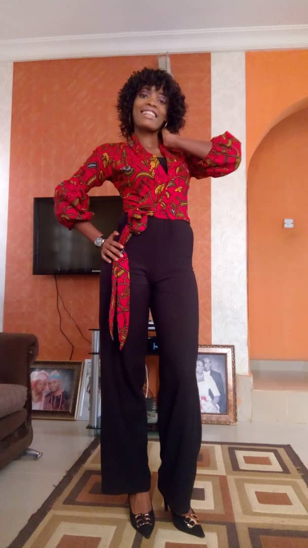 chiomasstitches's tweet photo. This super cute jumpsuit with Ankara is so gorgeous.We cut and sew it as you want
#chiomasstitches
#ankara
#ankarajumpsuits
#ogbaikejatailor https://t.co/f6Uq098fIv