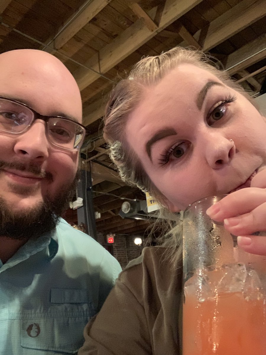 schlottdogg's tweet photo. Went for some drinks last night with this lovely lady 😘 https://t.co/8XfWNMBB3r