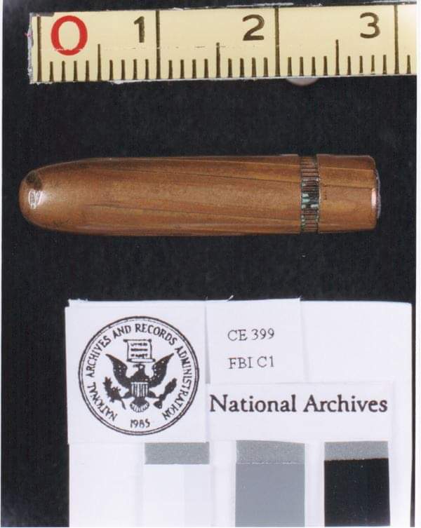 BoardJfk's tweet photo. OTD In 1964: CE 399 is sent from Washington to Dallas in order for it to be identified by those who handled it on 11/22/63. Darrell Tomlinson found it &amp; cannot identify it. No one in the custody chain can except for the last person in the chain. #JFKassassinationboard #CE399 https://t.co/4FeVujWPva