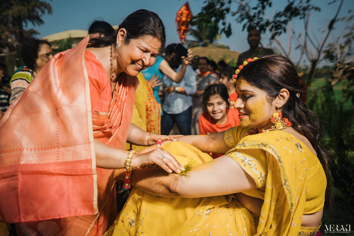bugs_designbug's tweet image. Trust The Design Bugs to make your cultural rituals and  traditions the point of focus in your wedding! 
#weddingplanner #weddingdecor  #haldiceremony #bride #indianwedding #flowerjewellery #indianbride #destinationwedding #haldiceremony #indianrituals #southindianweddings