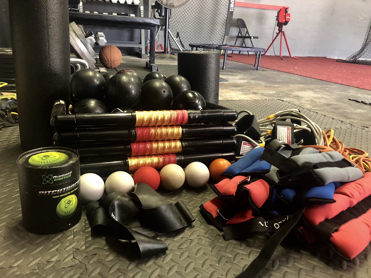 DTDSoftball's tweet photo. βTwas The Day Before Summer Programming Commences. Fast Hands, Quick Feet, And All Gas. #maskedmayhem https://t.co/xpqdH1UGrn