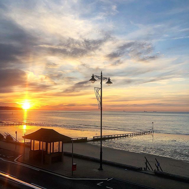 tahsinates's tweet photo. Sun rising over the Shanklin Beach, Isle of Wight. 
#Shanklin #isleofwight #unitedkingdom #love #wonderful_places #ourplanetdaily #theglobewanderer #earthofficial #welivetoexplore #roamtheplanet #exploringtheglobe #worldplaces #lonelyplanet #nakedplanet #teamtravelers #tourt… https://t.co/uXtrjfx9GW