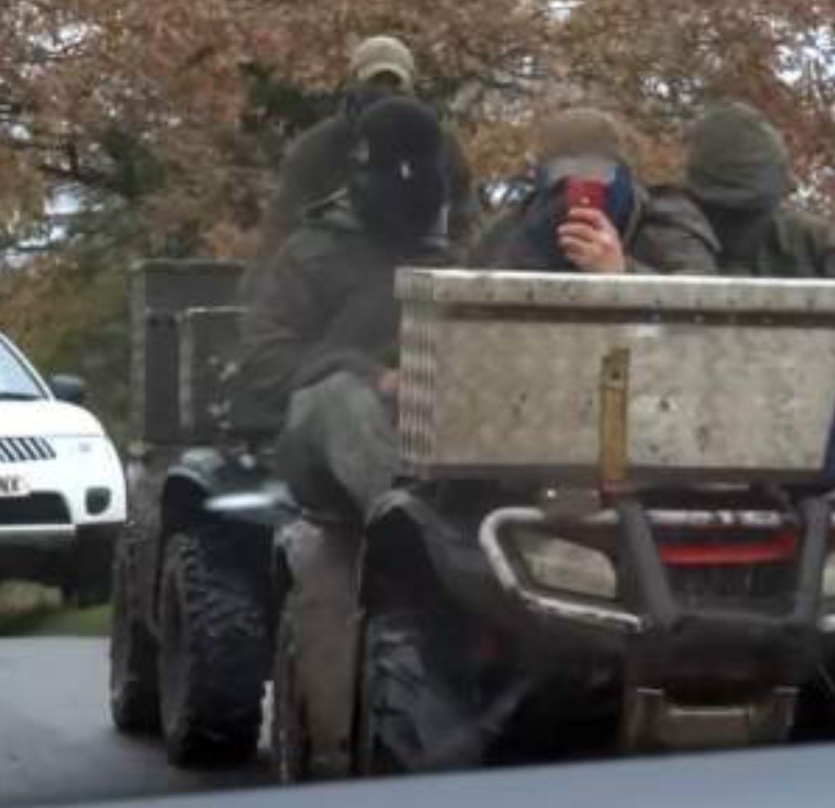 alfietherat's tweet photo. #TimBonner of the #CountrysideAlliance bangs on and on about #HuntSabs covering their faces but says nothing about hunt support in masks/balaclavas etc. RT if you think #TimBonner is a massive hypocrite #HuntHypocrisy https://t.co/KLTxPl72In