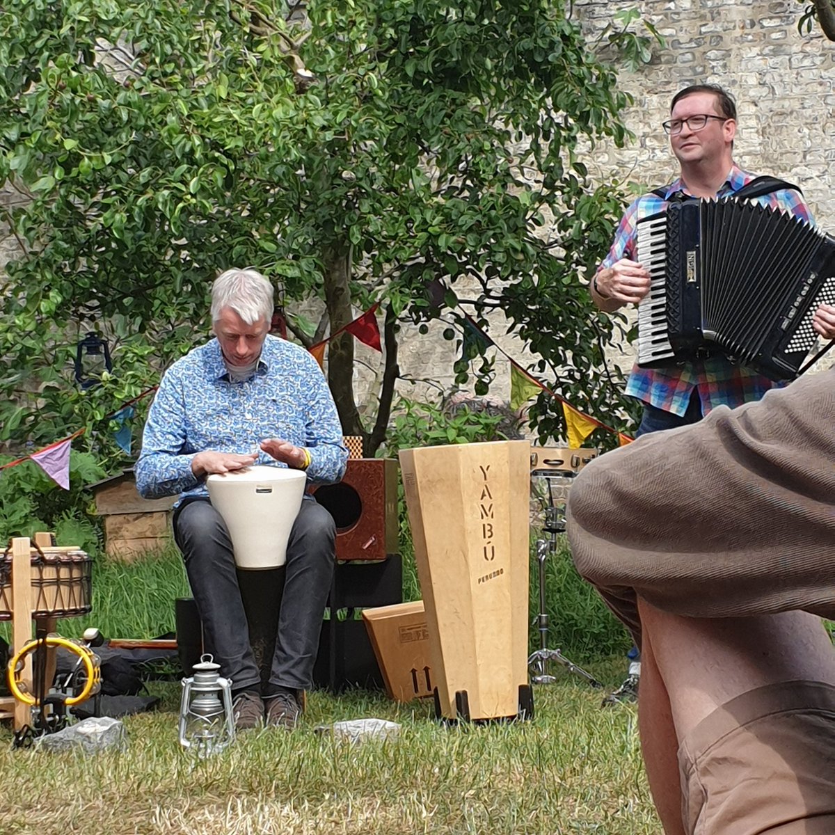 __jamielynch's tweet photo. Something special about seeing these great acts unplugged for the afternoon at #unamplifire.
#gig15 #acoustic #music #festivals #sun #folk #london #livemusic https://t.co/irEUBiuJ73